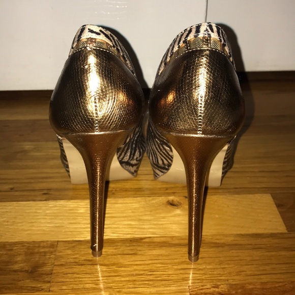 colin stuart zebra print heels size 9B - Picture 3 of 4